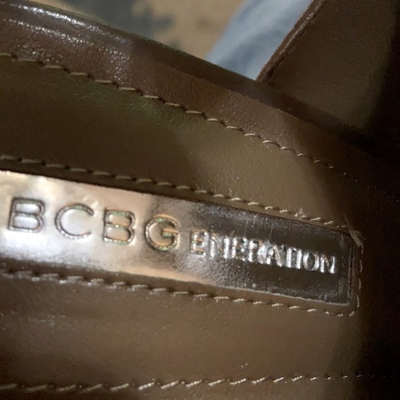 BCBG heels pointy closed toe snake embossed Leather Chase brown color size  8 - Picture 9 of 12